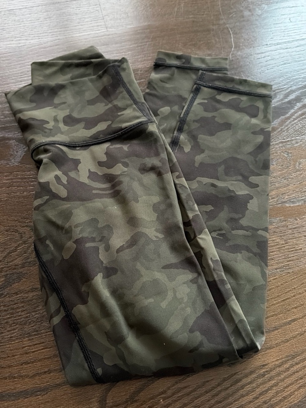 lululemon Camo Leggings in Green & Black Size 4